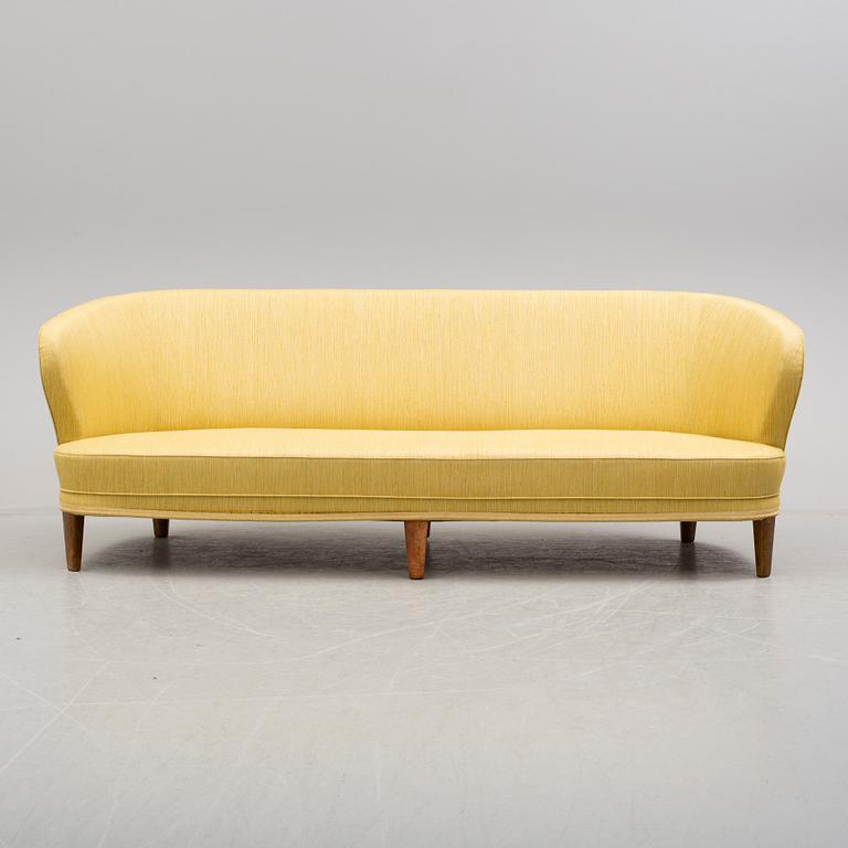 A mid 1900s sofa by Carl Malmsten.