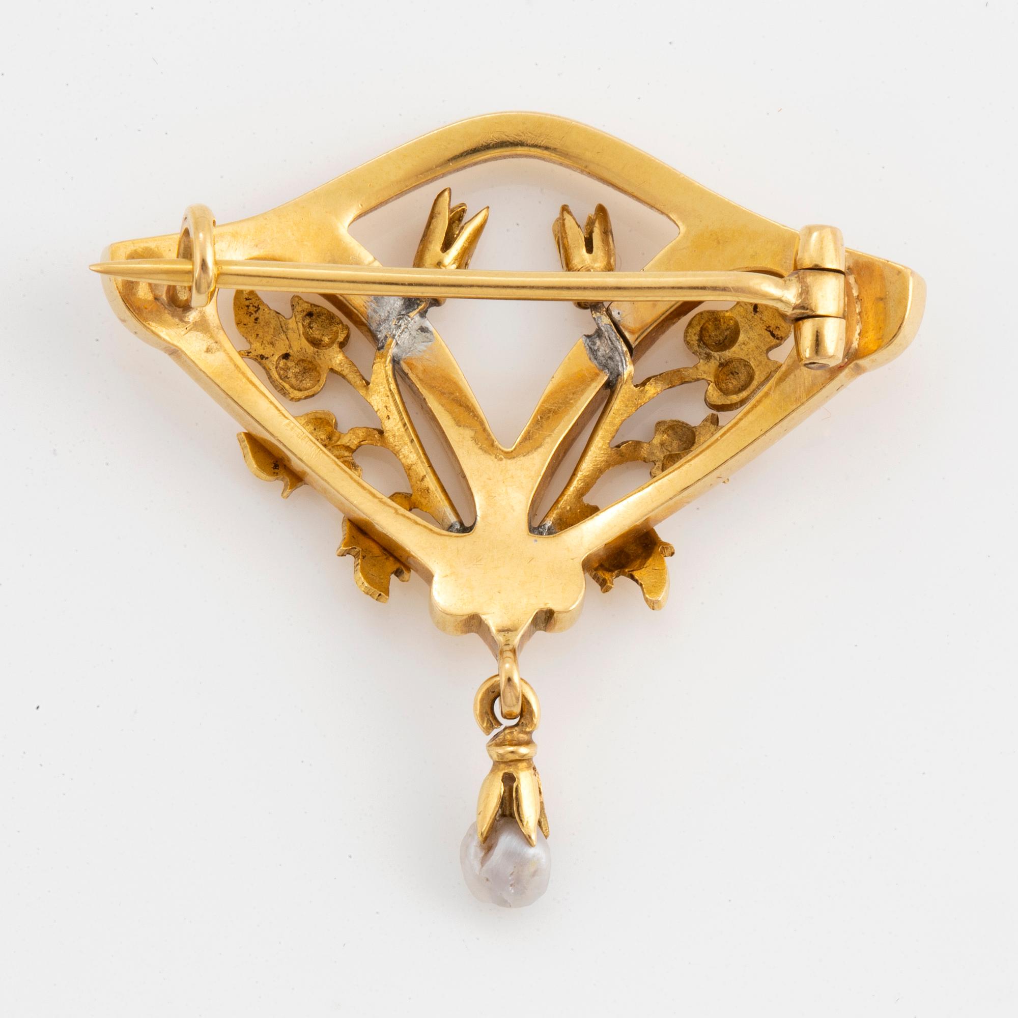 18K gold and pearl jugend brooch.