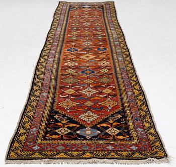 Gallerimatta, Anatol, antik, ca 425 x 90 cm.