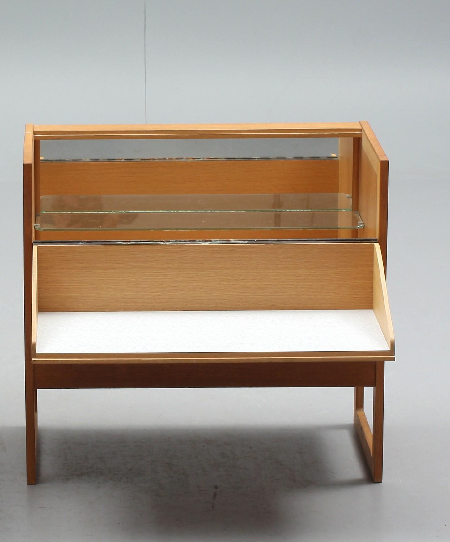 SCHATULL samt BARSKÅP, 1900-talets andra hälft.