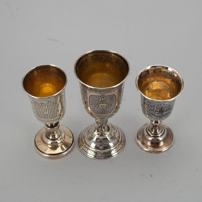 BÄGARE, 3 st, silver, diverse ryska stämplar, 1800-talets slut. Vikt tot. 130 g.