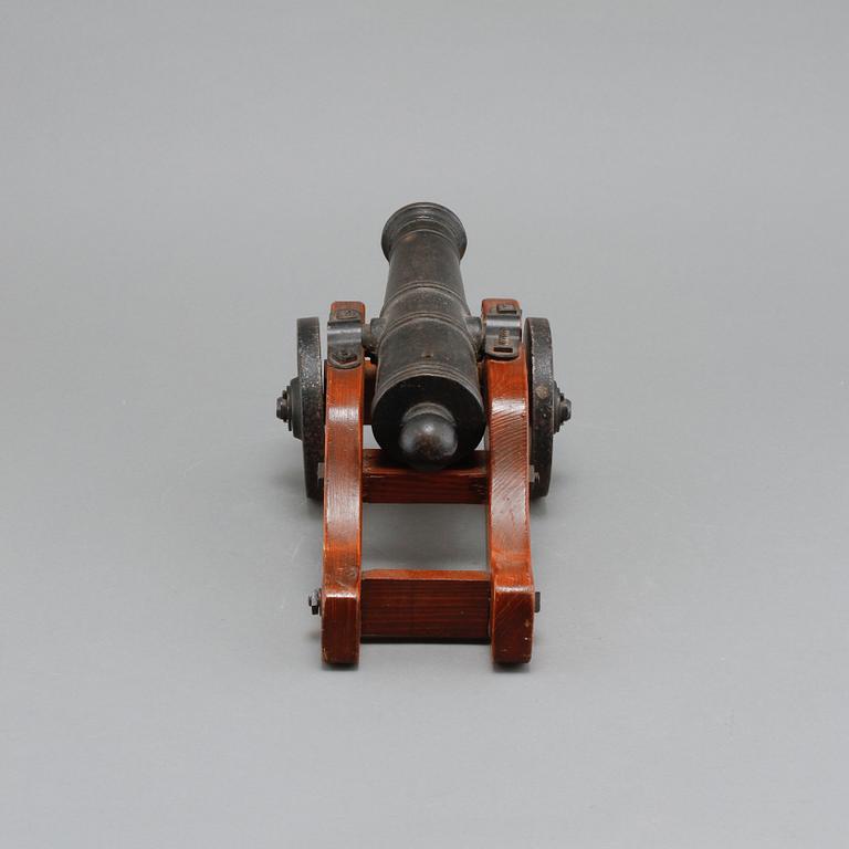 SALUTKANON, gjutjärn, Stafsjö bruk, 1900-talets andra hälft.