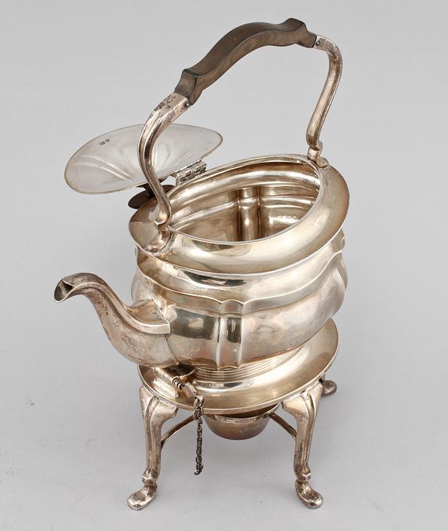 TEKÖK PÅ RECHAUD, silver, Mappin Webb, Sheffield, England, 1908. Vikt 1 280 g.