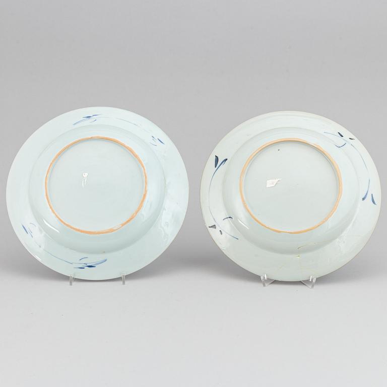 A pair of blue and white dishes, Qing dynasty, Kangxi (1662-1722).