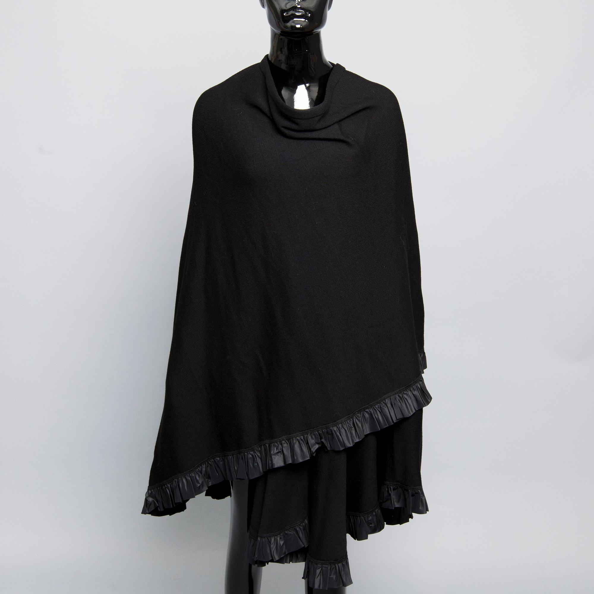 CAPE, Yves Saint Laurent.