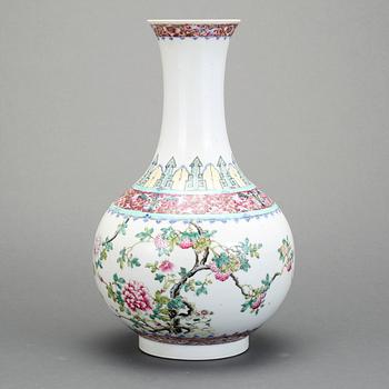 VAS, porslin, Kina, 1900-tal.
