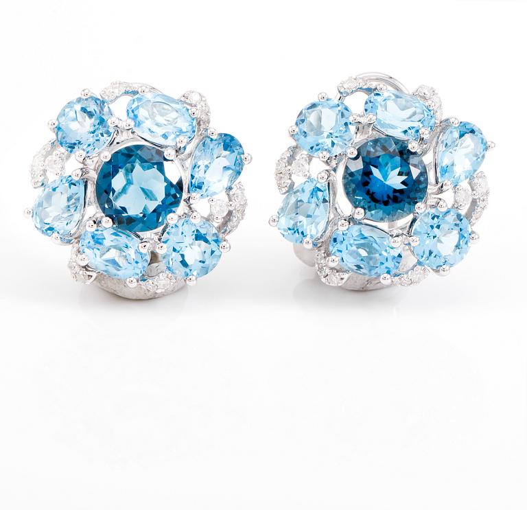 ÖRHÄNGEN, 1 par, 14K vitguld, topaser samt diamanter.