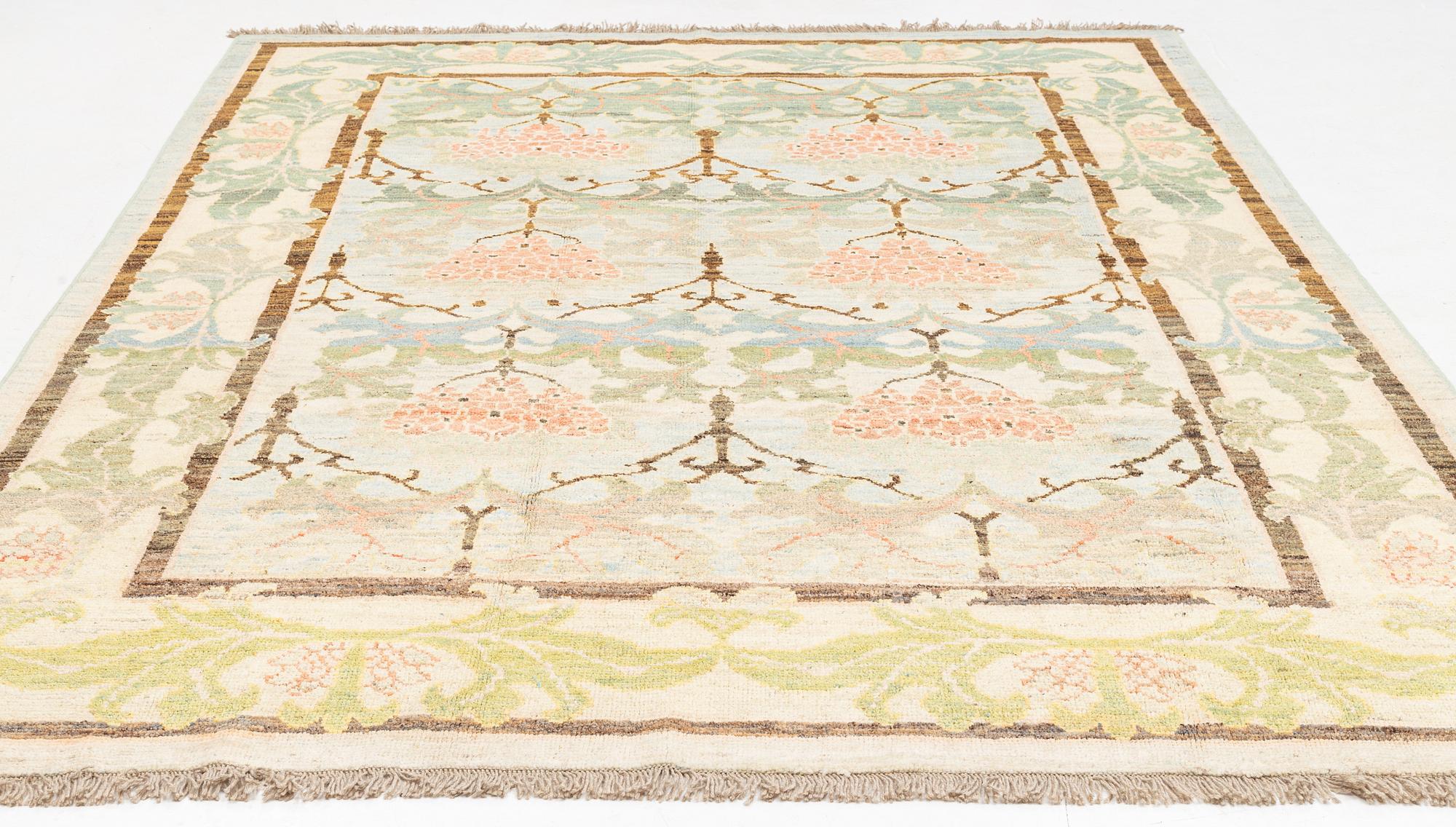 Matta, västpersisk, C.F.A. Voysey mönster, ca 351 x 249 cm.