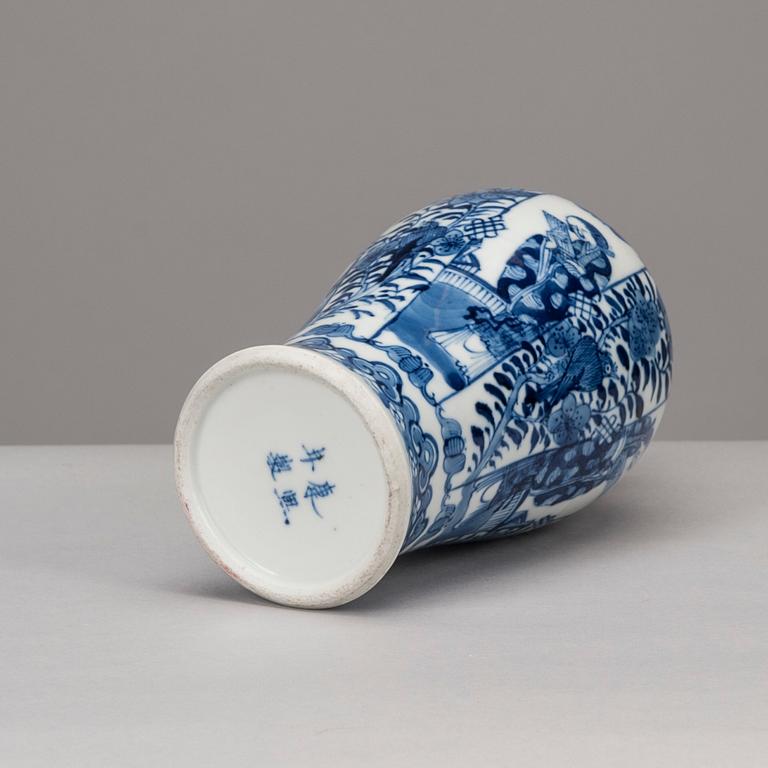 VAS, porslin, Kina 1900-talets första hälft.