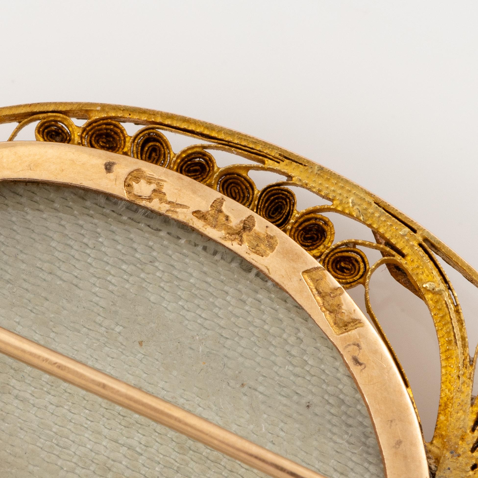 Three brooches 18K gold, 19th century.