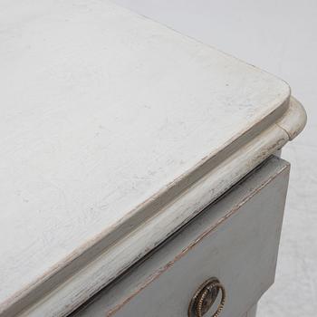 Chest of drawers, 19th century.