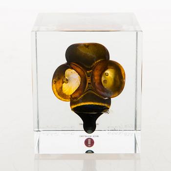OIVA TOIKKA,  An annual glass cube, signed Oiva Toikka Nuutajärvi 1996 and numbered 528/2000.