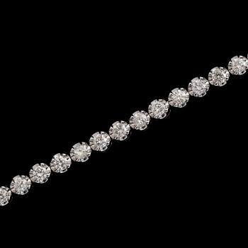 ARMBAND, 18 k vitguld, briljantslipade diamanter tot ca 2.00 ct.