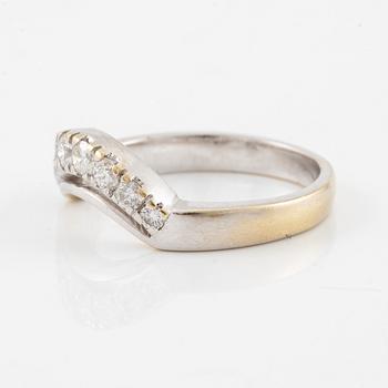 Ring, 18K vitguld med briljantslipade diamanter.