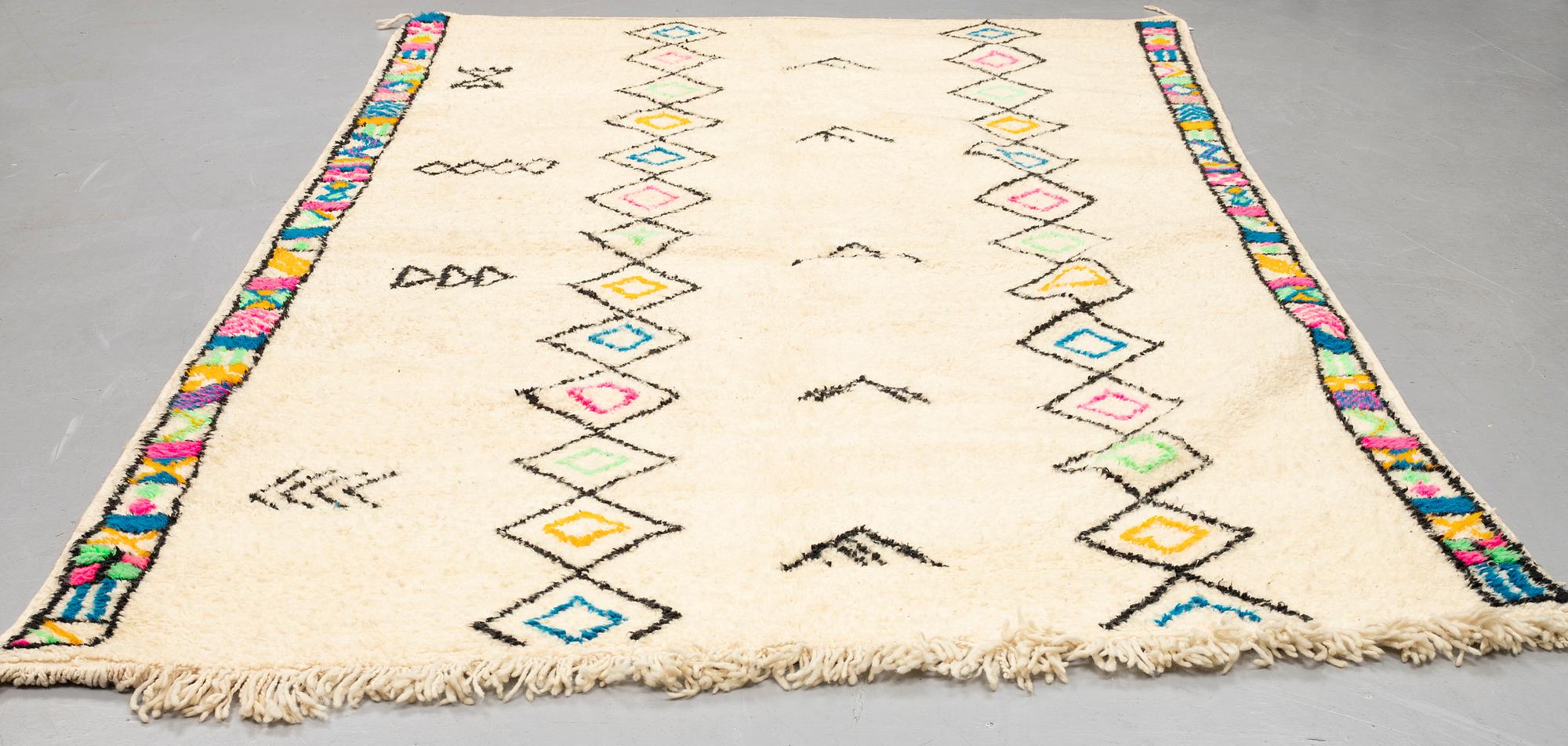 MATTA, Marocko, ca 318 x 197 cm.