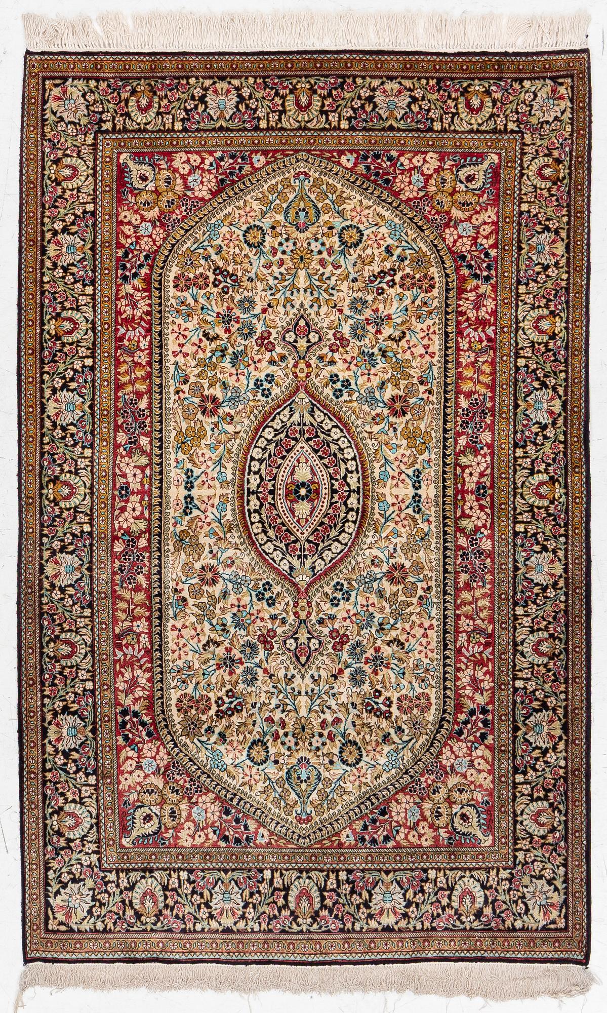 A silk Gohm rug. a 166 x 105 cm.
