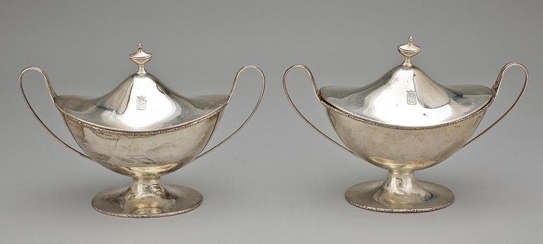 SOCKERSKÅLAR med LOCK, ett par, silver. David Andersen & Comp, Stockholm 1925. Vikt 776 gr.