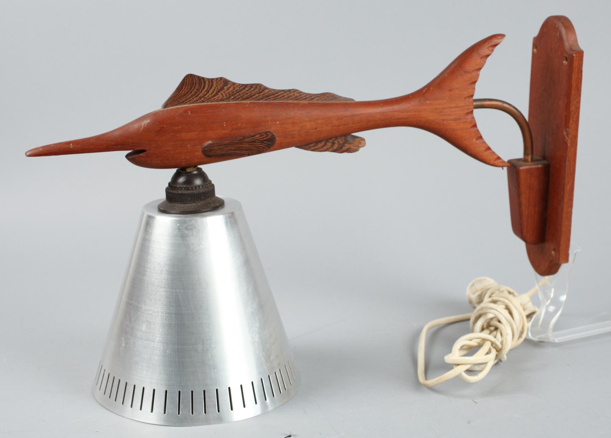 VÄGGLAMPA, 1950/60-tal. Teak.