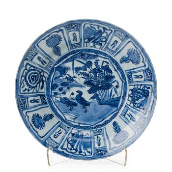 947. A blue and white kraak dish, Ming dynasty, Wanli (1572-1620).