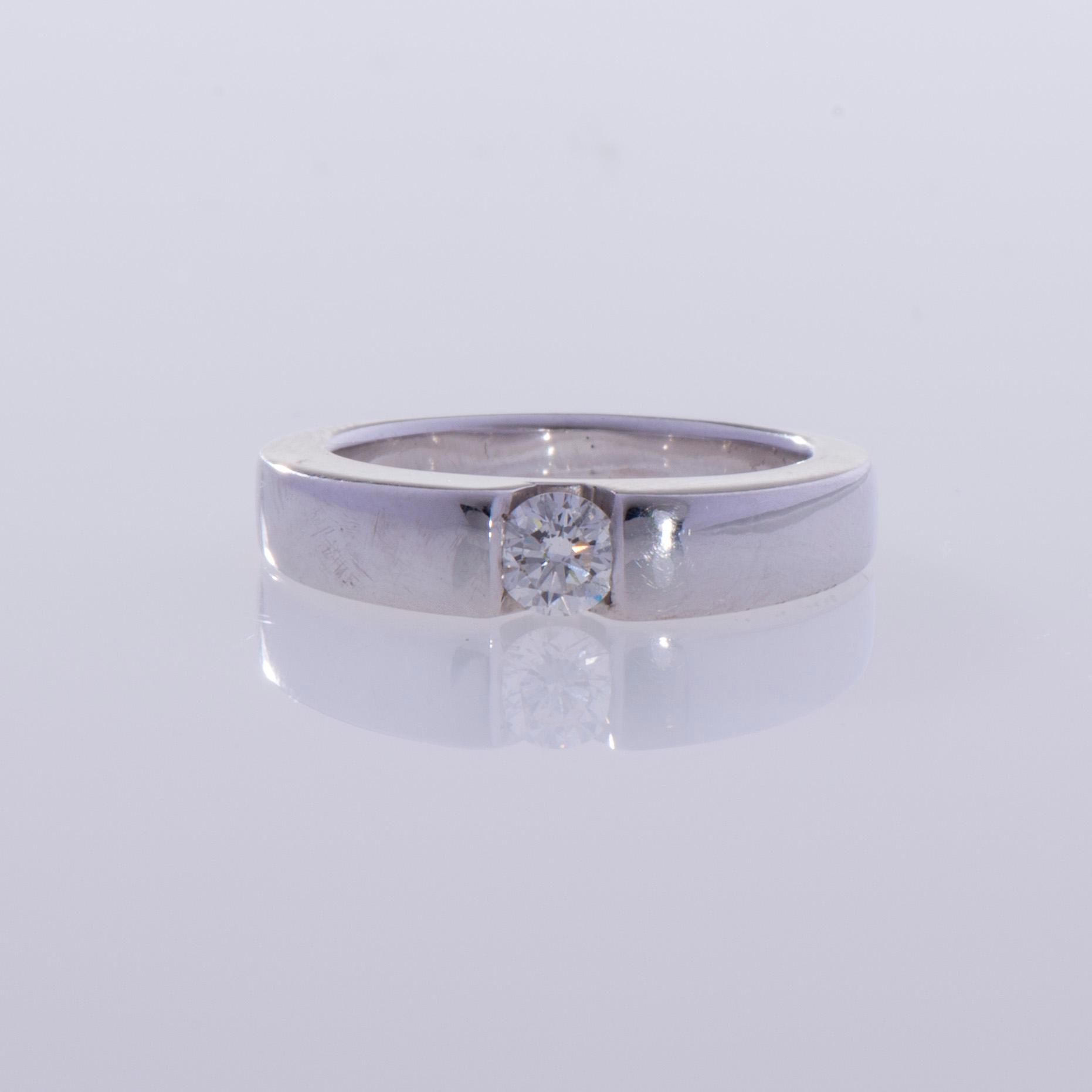 RING, 18K vitguld, briljantslipad diamant. Vikt ca 8,3 g.