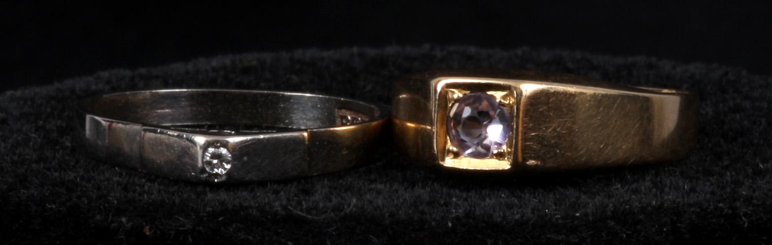 RINGAR, 2 st, 18K vit-och gulguld samt briljanter. 1966 resp 1976.