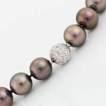 Collier odlade Tahiti pärlor lås 18K vitguld med runda briljantslipade diamanter.