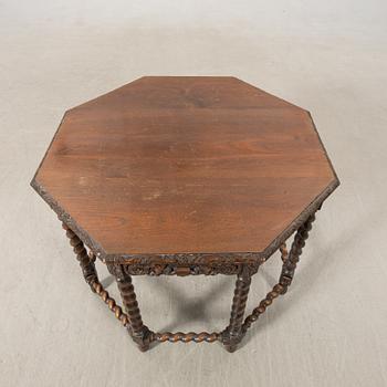Coffee table, first half of the 20th century.