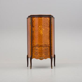 SKÅP, Louis XVI-stil, 1900-talets mitt.