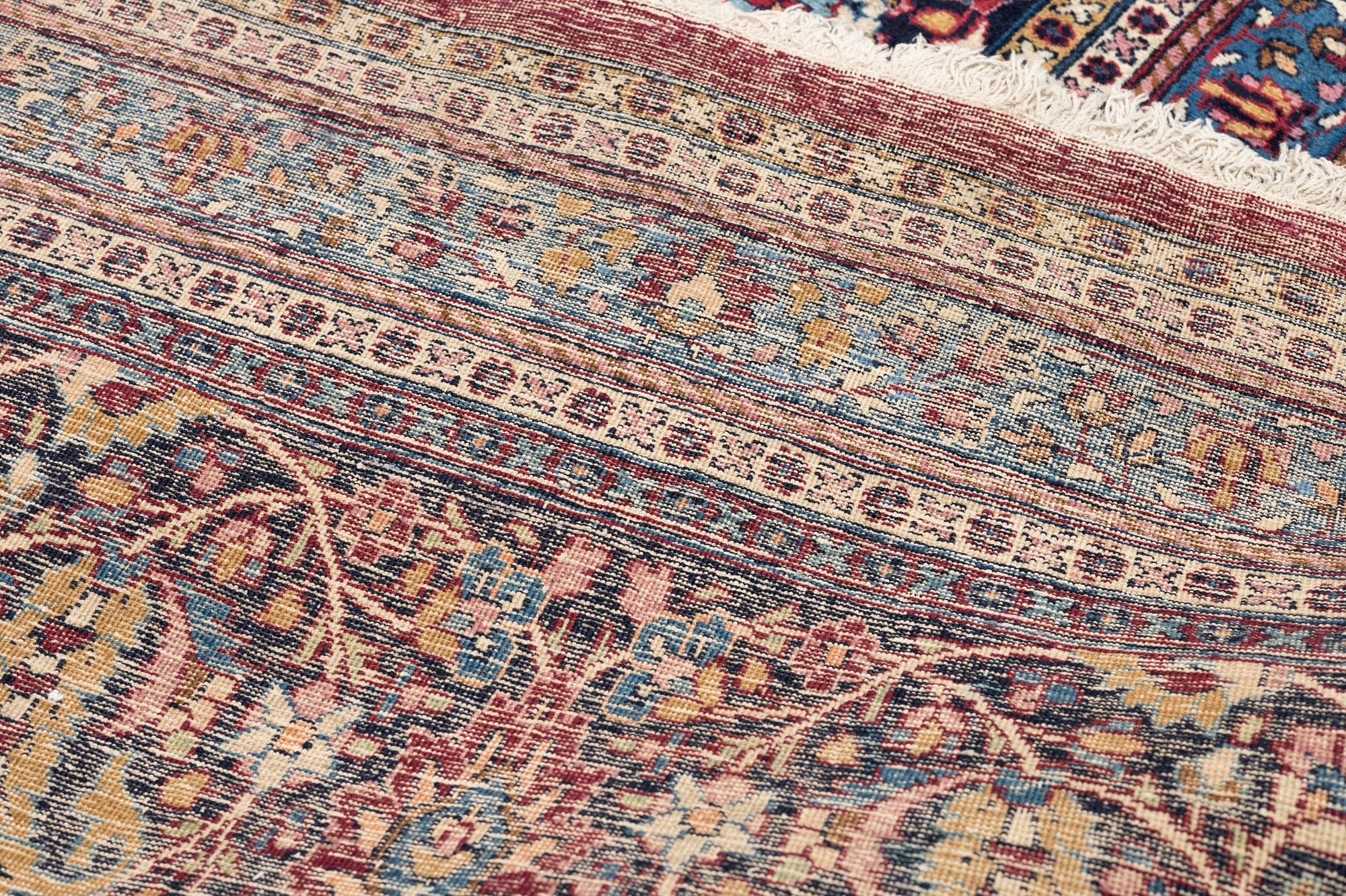 Matta antik Meshed, signerad Amoghli, ca 526,5 x 356 cm.