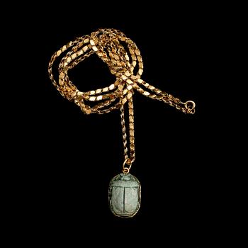 HÄNGE SAMT KEDJA, delvis 14k guld, omkring 1900-talets  mitt. Vikt 14 g.