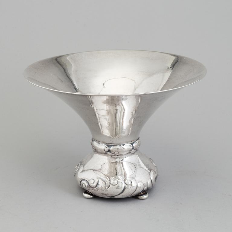 A Swedish Art Nouveau silver centerpiece bowl maker's mark CG Hallberg, Stockholm 1915.