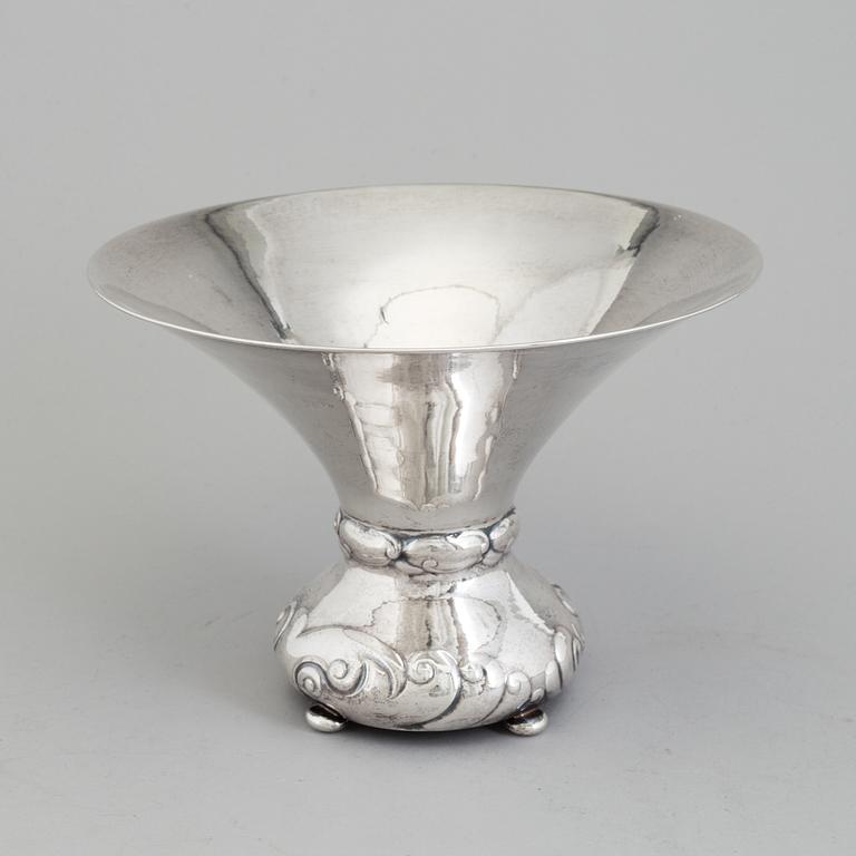 A Swedish Art Nouveau silver centerpiece bowl maker's mark CG Hallberg, Stockholm 1915.