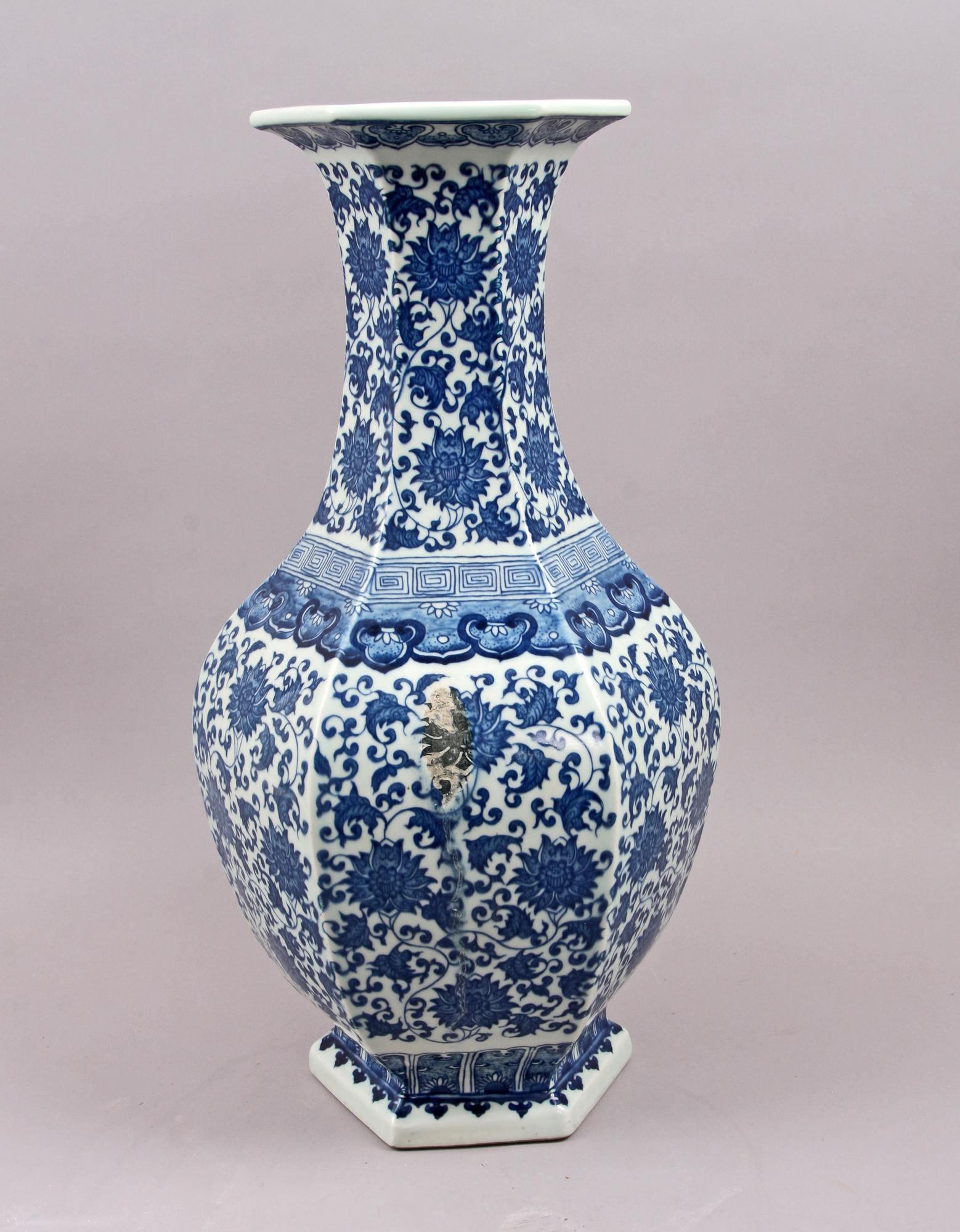 URNA, porslin, 1900-tal.