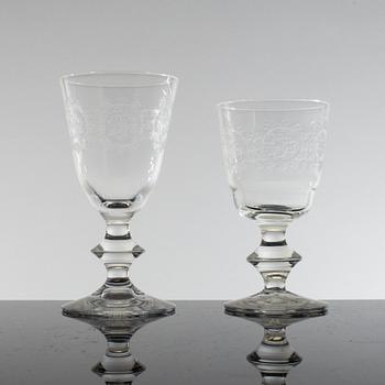 GLASSERVIS, 84 delar, glas, "Elon" Edvin Ollers Kosta, pantografierad, 1900-tal.