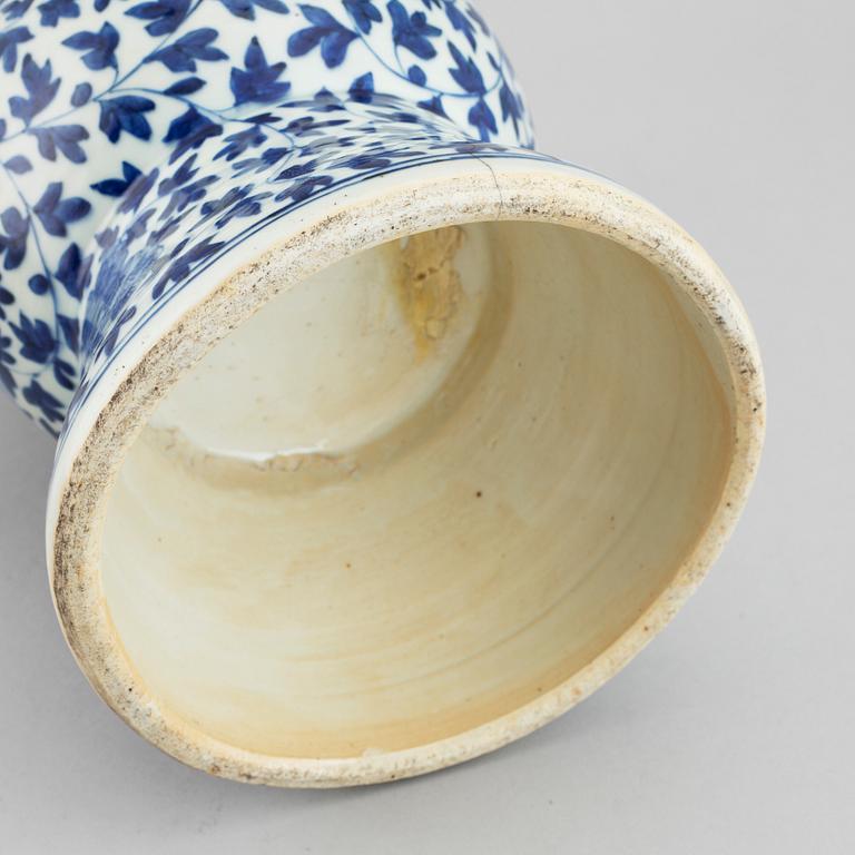 A large blue and white trumpet vase, Qing dynasty, 19th century.