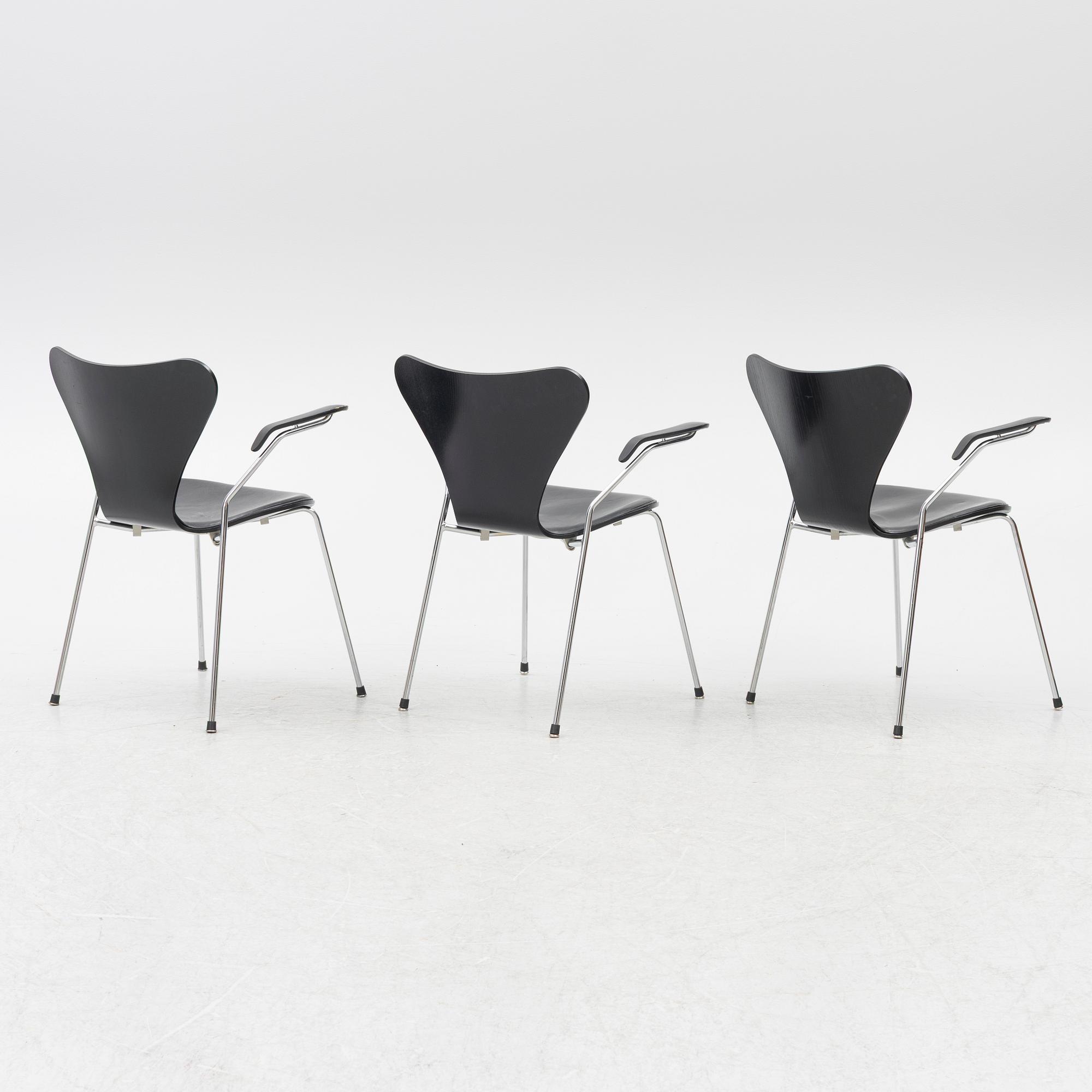 Arne Jacobsen, karmstolar, 3 st, modell 3207, "Sjuan", Fritz Hansen, Danmark.