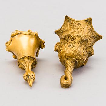 BORDSKLOCKOR 2 ST, förgylld brons 1800-talets andra hälft.