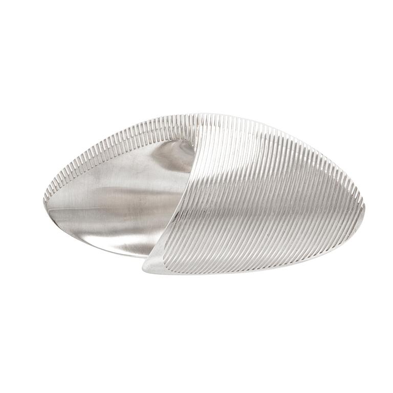 Zaha Hadid, armband "Lamellae Twisted Cuff" sterling silver, designat för Georg Jensen.