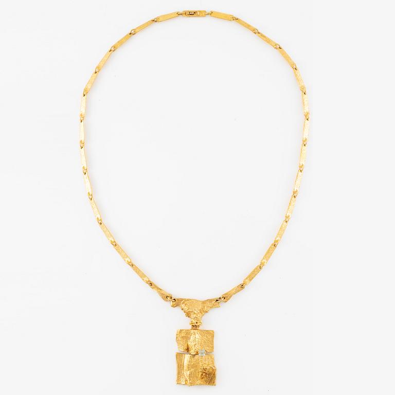 A Björn Weckström, necklace "Offer stone" 18K gold with aquamarine. Lapponia 1973.