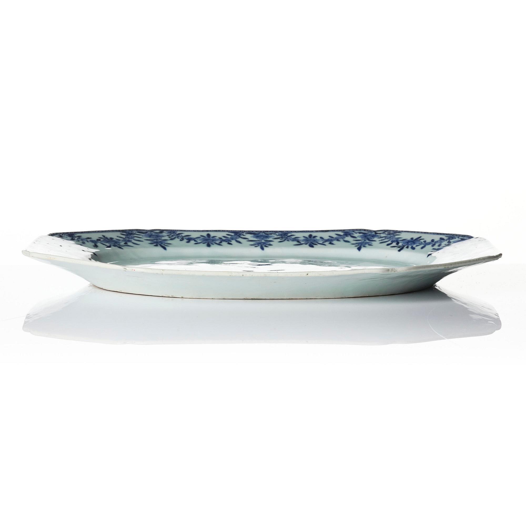 A set of two chargers, Qianlong 1736-95.