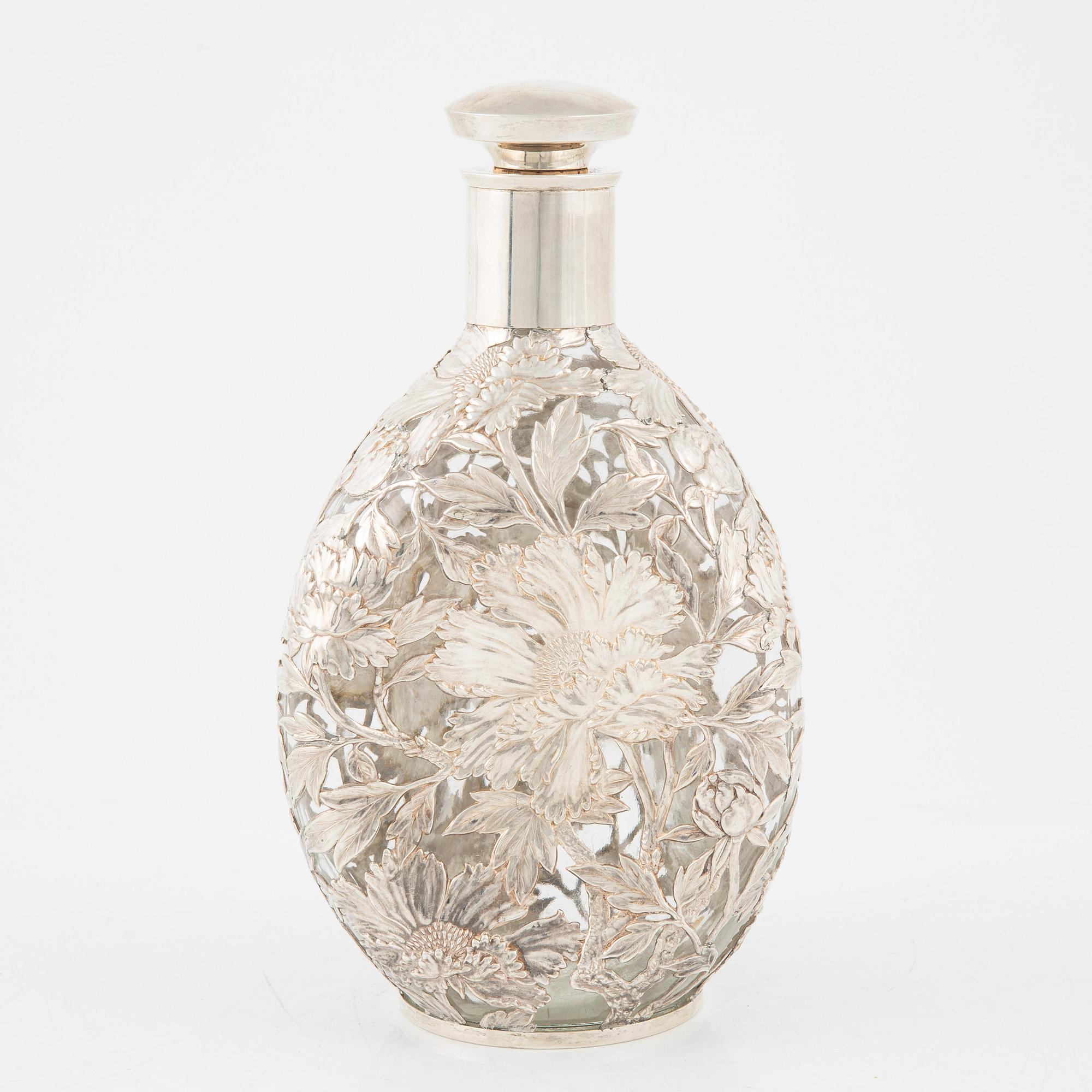 Flaska med lock, silver och glas, Kina eller möjligen Japan, 1900-talets början.