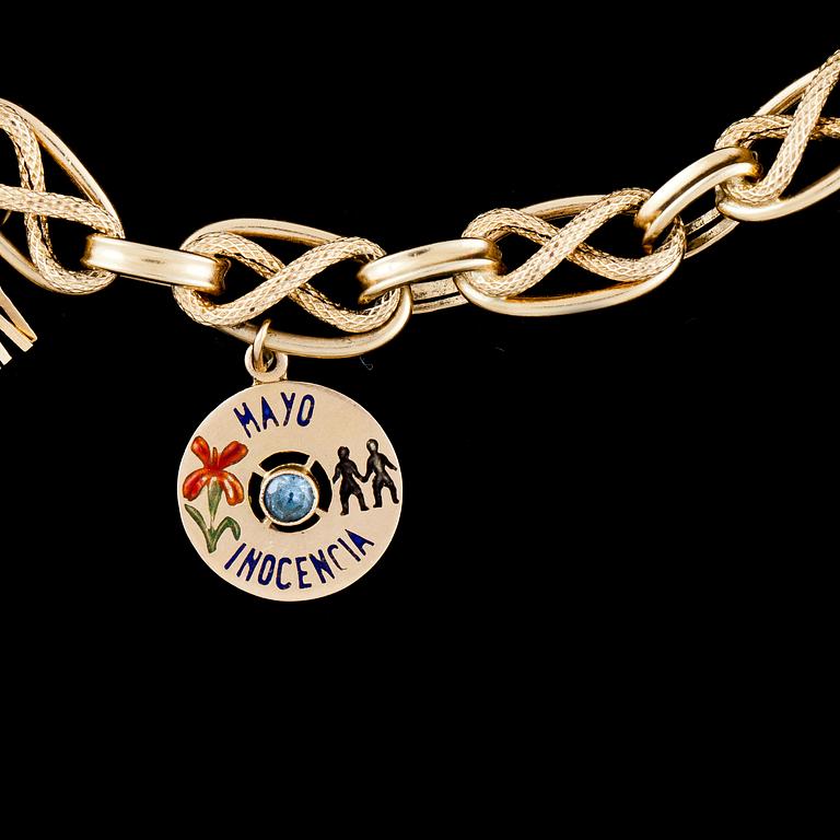 ARMBAND, 18k guld med berlocker. Vikt ca 21 g.