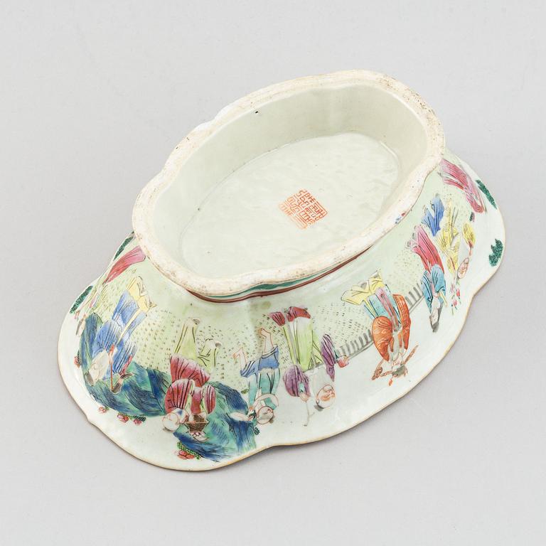 A famille rose footed bowl and a canton dish, Qing dynasty, late 19th century.