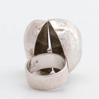 A Finnish 20th century sterling silver ring "Ikaros" marks of B Weckström Lapponia 1969, weight 20,9 gr. 13/53.