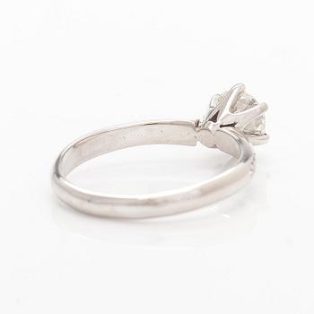 Ring, 14K vitguld med briljantslipade diamanter.