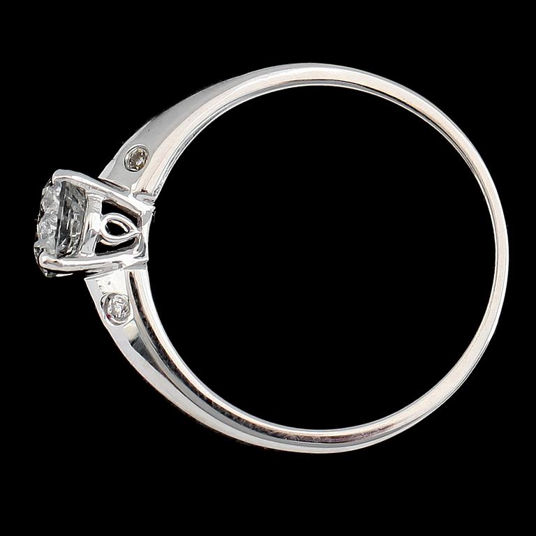 RING, 18K vitguld, diamanter tot ca 0.77 ct.