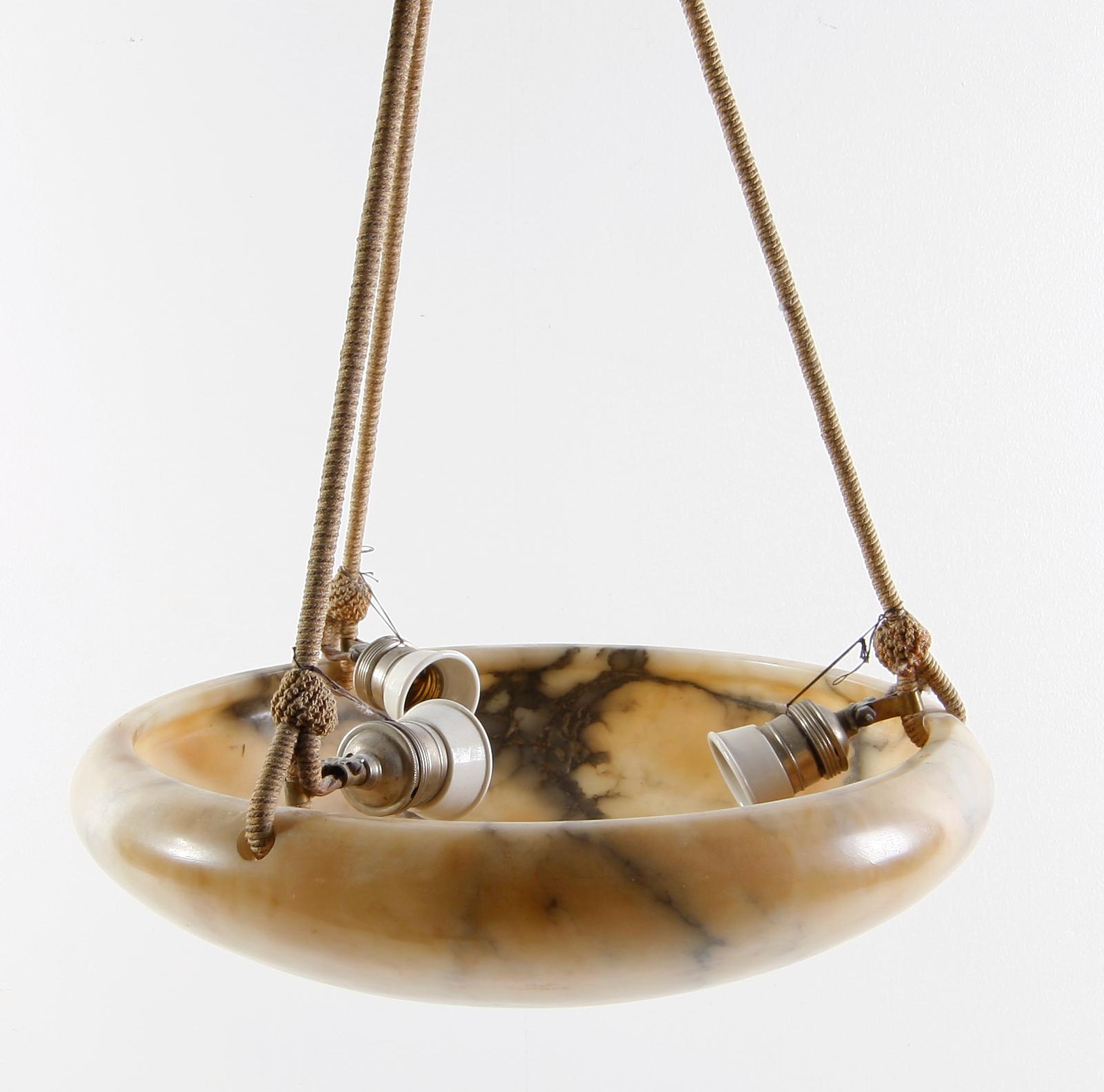 TAKAMPEL, alabaster, 1900-talets första hälft. H 57.