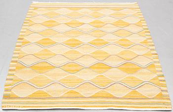 Barbro Nilsson, matto, "Spättan, gul", flat weave, ca 190,5-192,5 x 135-143 cm, signed AB MMF BN.