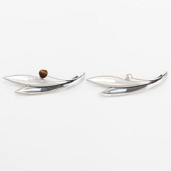 Elis Kauppi, Two silver brooches, one with a tiger's eye. Kupittaan kulta, Turku 1959 and 1962.