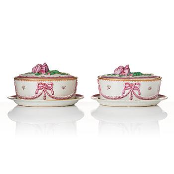 A pair of famille rose 'Export porcelain' tureens with covers, Qing dynasty, 18th century.